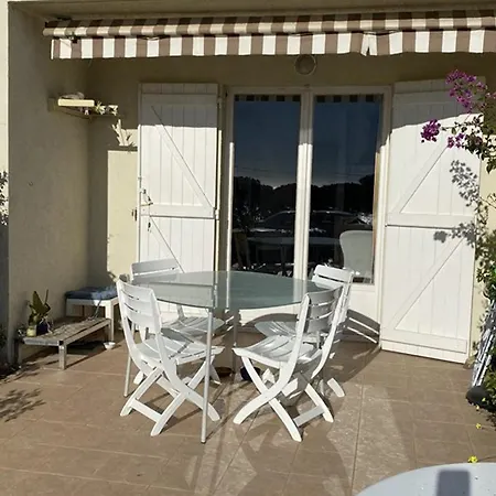 A Giens Avec Terrasse, Piscine Et Parking - Fr-1-335-193 Hyères